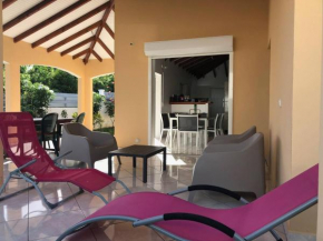 Maison familiale avec terrasse, Sainte Anne + Capacité 10 pers.